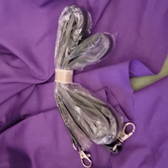 Green suede small hand bag with detachable crossbody strap - Picture 3 of 6